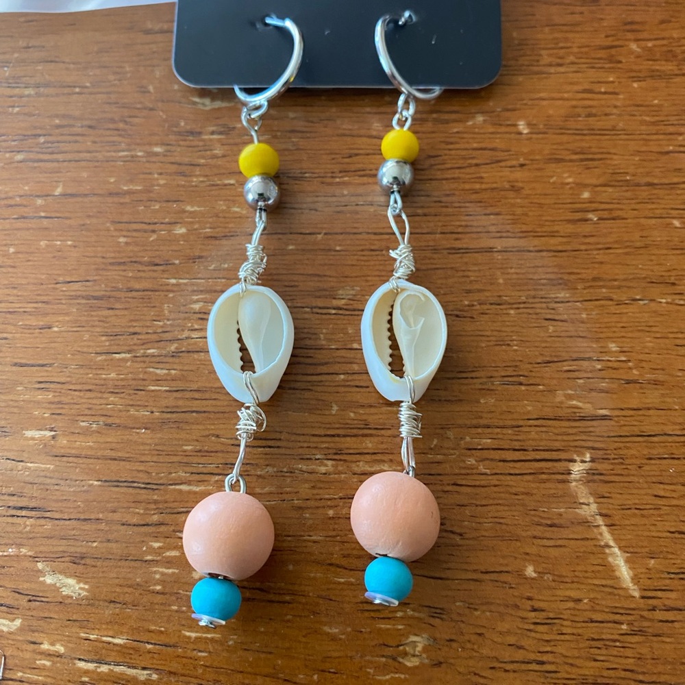 Paparazzi Earrings🦩🐚🌸 - Picture 3 of 3